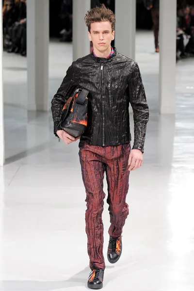 Look 19